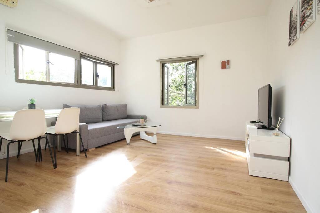Apartment Peaceful Next To Gordon By Vacay Tel Aviv